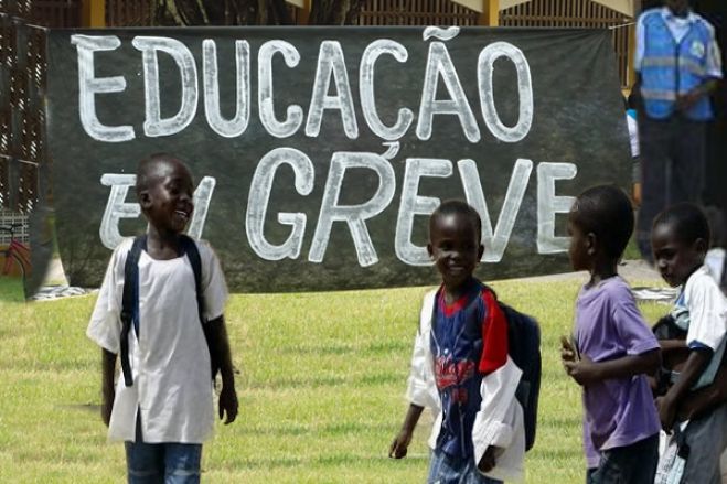 Ministra pede “voto de confiança” aos professores que anunciam greve na quarta-feira