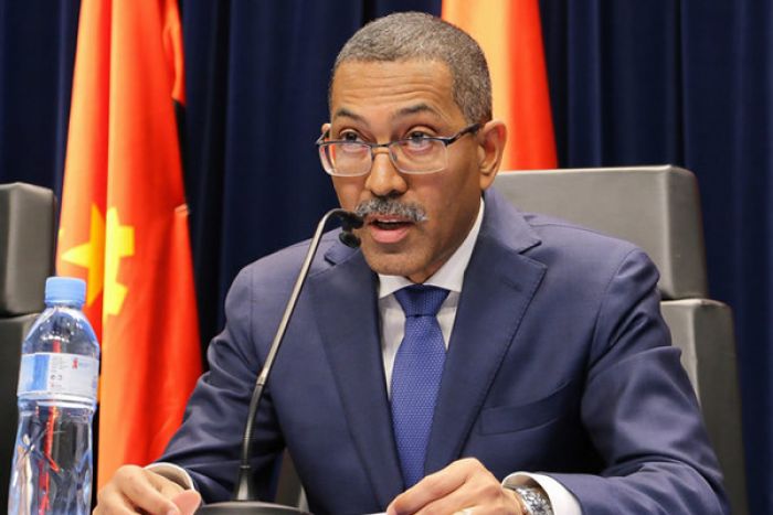 Angola quer deixar de importar derivados de petróleo