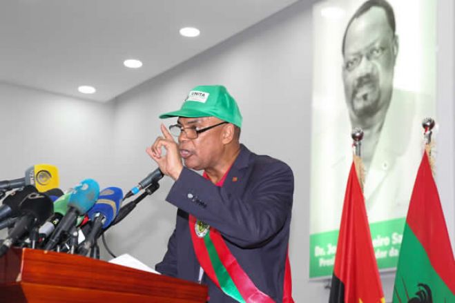 UNITA apela à criação de "frente para alternância do poder" no 19.º aniversário da morte de Savimbi