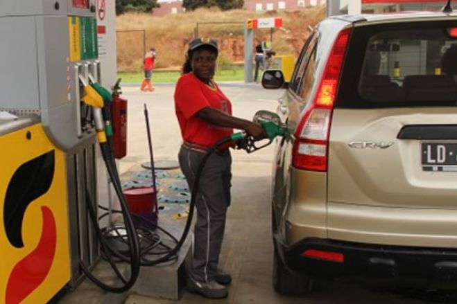 Fim de subsídio aos combustíveis aguarda decisão do Governo angolano - Sonangol