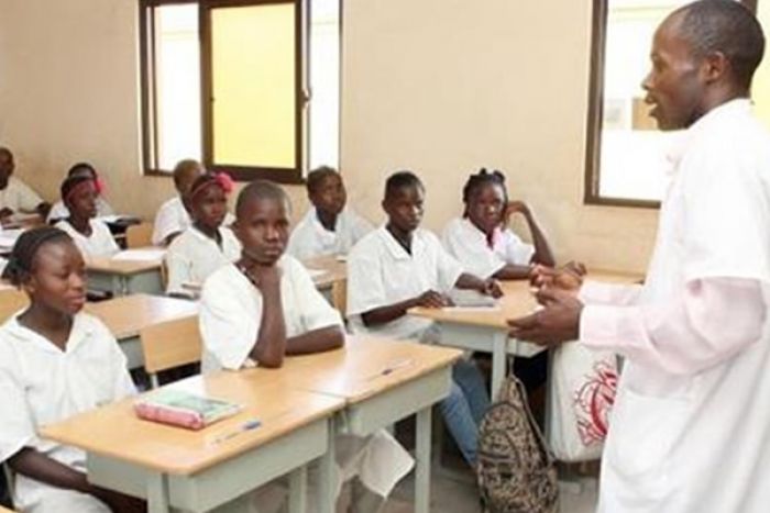 Angola anuncia concurso para promoção de 181.624 professores do ensino primário e secundário