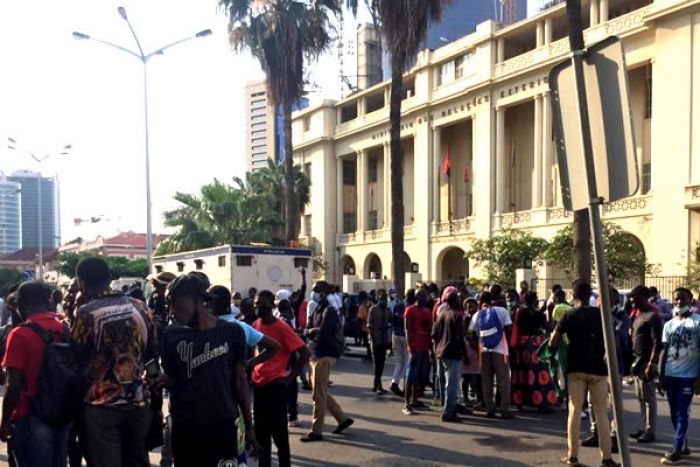 Julgamento de manifestantes prossegue hoje em Luanda com audição dos últimos dez arguidos