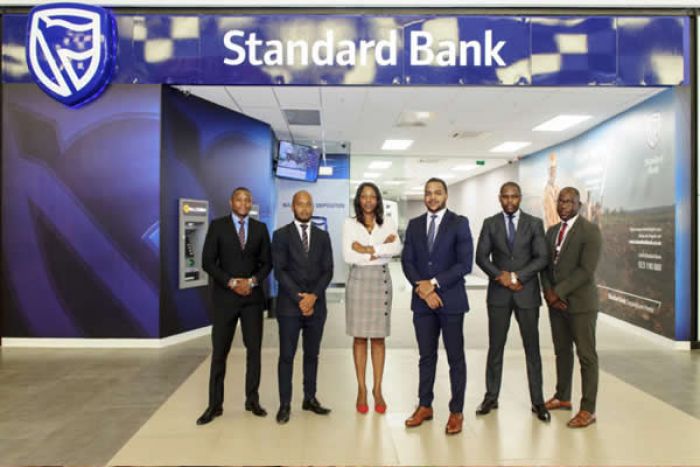 Banco Standard Angola quer ficar com posição de Carlos São Vicente que está no IGAPE