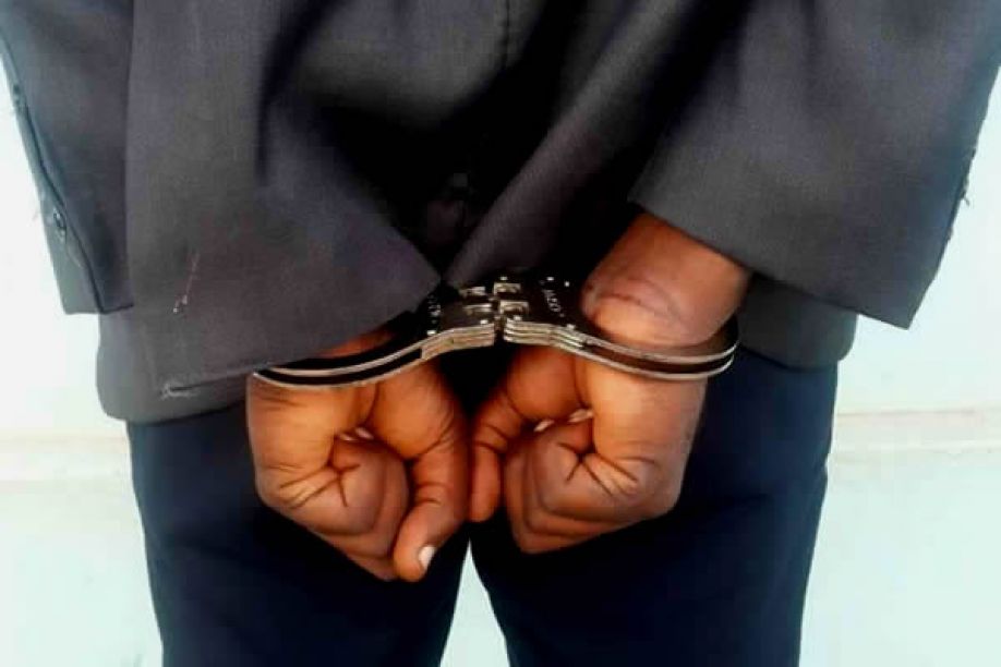 Detido líder juvenil acusado de abusar sexualmente uma menor de 14 anos
