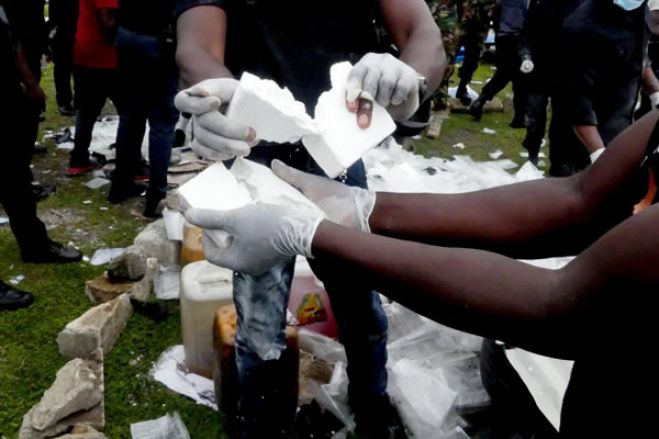 Autoridades angolanas incineram mais de 200 quilos de cocaína apreendida este ano