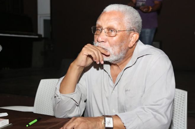 Escritor Jacques dos Santos apela Jlo a livra-se da intriga e recuar nas decisões políticas de concepção duvidosa