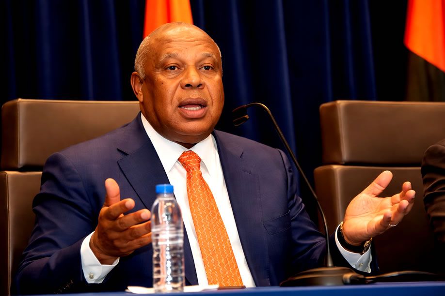 Processo por alegada burla envolvendo Higino Carneiro é arquivado após desistência da queixa