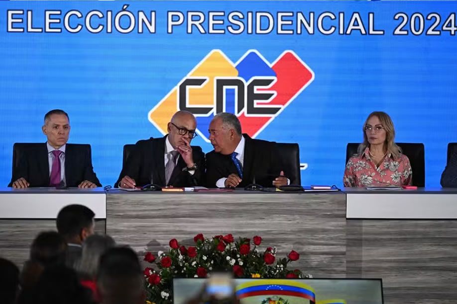 Membro do CNE da Venezuela denuncia &#039;falta de transparência e de veracidade&#039; em eleições presidenciais