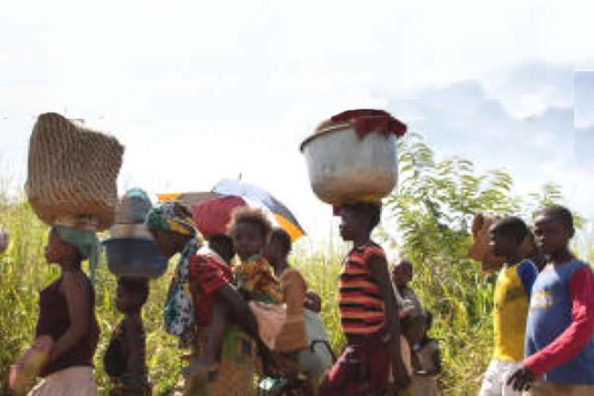 &quot;Deslocados da fome&quot;: milhares de angolanos estão a fugir para a Namíbia