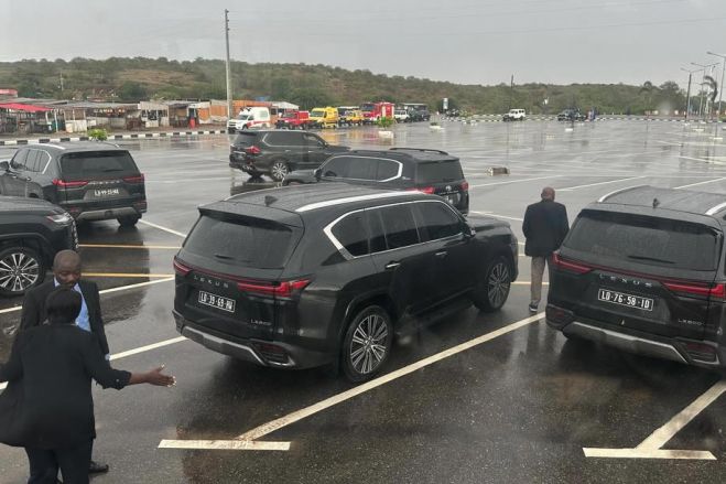 24 deputados investigados em "esquema" de carros protocolares