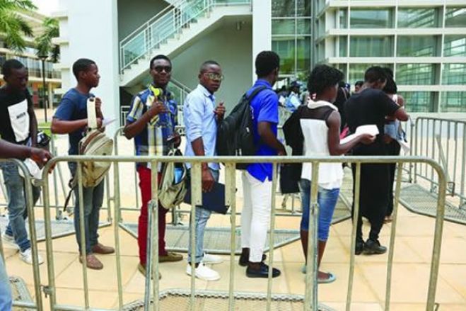 Angola vai enviar anualmente 300 estudantes para &quot;as melhores universidades do mundo&quot;