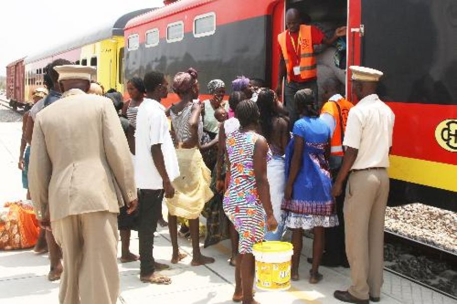 Caminhos-de-Ferro de Luanda suspendem indeterminadamente dois comboios devido a assaltos constantes