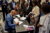 Presidente da UNITA homenageia em livro angolanos que acreditaram na mudança em 2022