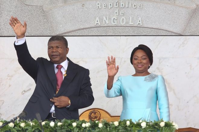 Oposição quer que repatriamento de capitais comece pelo &quot;casal presidencial&quot;