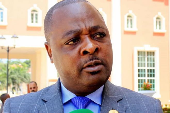 Manuel Fernandes e pares acusados de usar fundos públicos em beneficio próprio