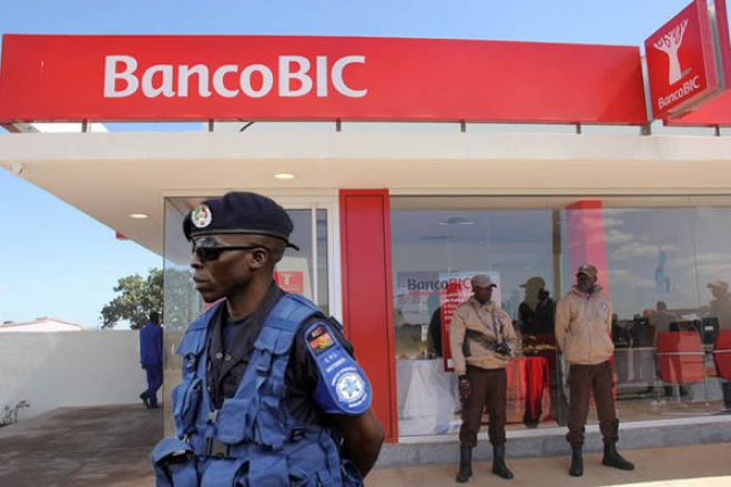 A partir de agora, levantar somas avultadas de dinheiro em bancos só com &quot;consentimento&quot; da Polícia