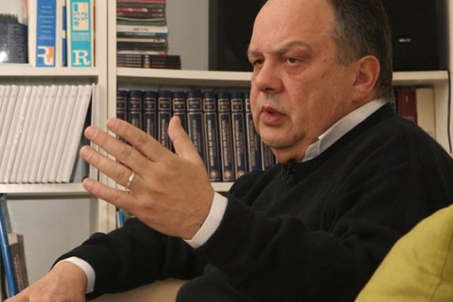 João Soares lamenta que "fantasma" de Savimbi ainda assuste MPLA