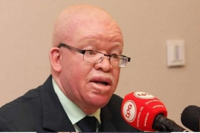 "Status quo" do passado em Angola "está a minar combate à corrupção" - Celso Malavoloneke