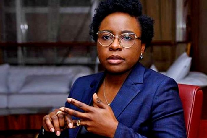 Angola prepara emissão de mil milhões mas aguarda condições favoráveis - Ministra