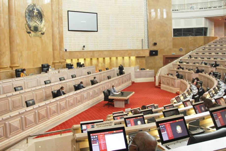 Parlamento angolano vota Orçamento Geral do Estado daqui a uma semana