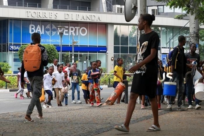 49 anos depois, Angola está &quot;à toa&quot;, desabafam os filhos da independência