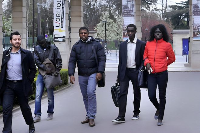 Autoridades angolanas refutam acusações de abandono de bolseiros em pós-graduação no exterior