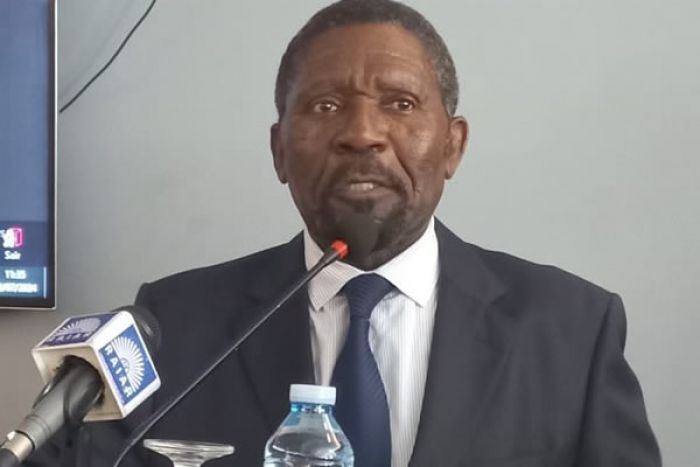 Samakuva sai da sombra para afastar &quot;nuvens negras, com mentiras&quot; sobre o seu papel na Fundação Savimbi