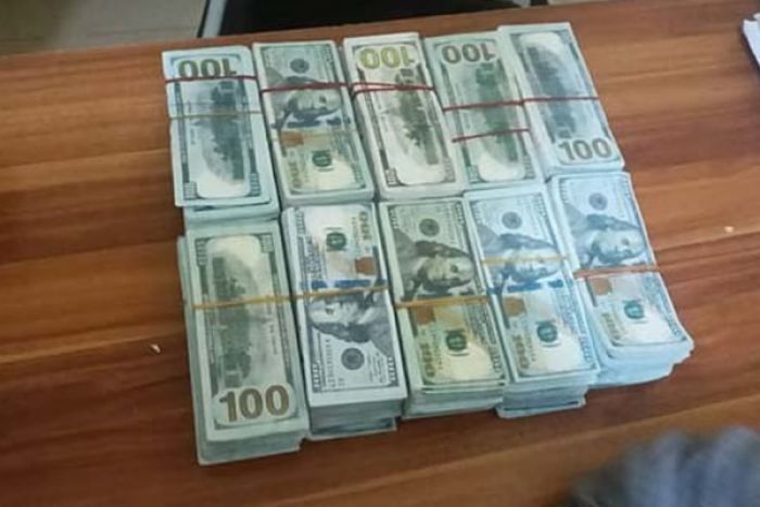 Policia angolana detém três cidadãos por falsificação de 490 mil dólares