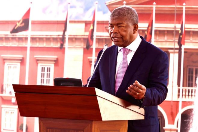 João Lourenço reconhece que há melhorias a fazer no ambiente de negócios