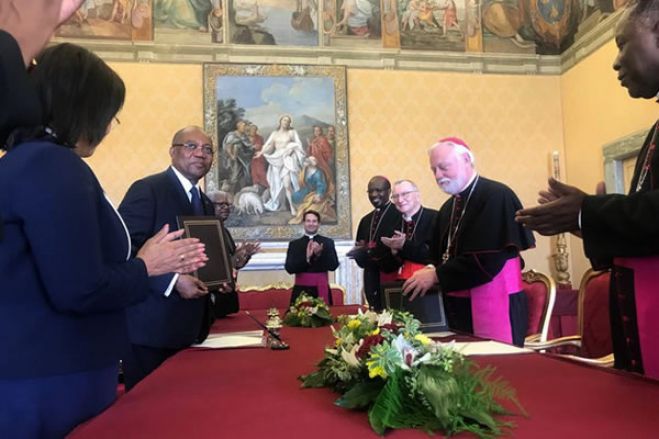 Angola e Vaticano assinaram acordo-quadro em “parceria com beneficiosos recíprocos”