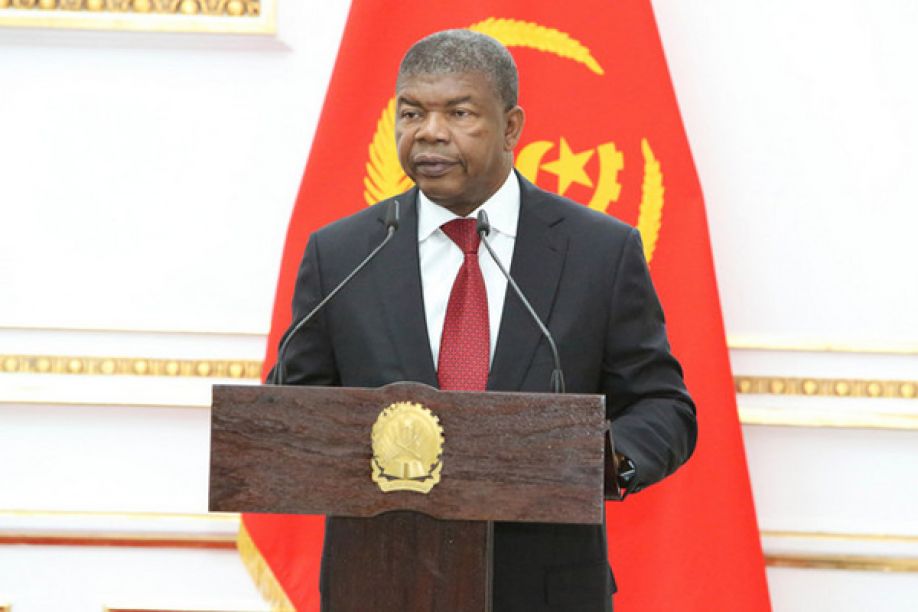 Diplomatas angolanos vão rodar mais nos postos para &#039;mudar más práticas&#039; - PR