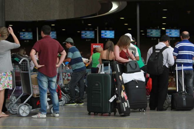 Covid-19: MNE de Portugal estima entre 2 a 3 mil número de portugueses que ainda precisam de apoio ao regresso